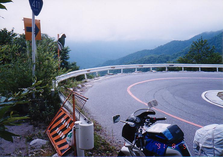 東京〜山梨県境付近のR411。(1991年8月5日)