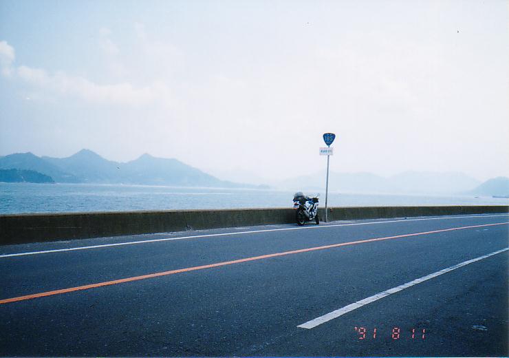 瀬戸内海沿いのR185。(1991年8月11日)