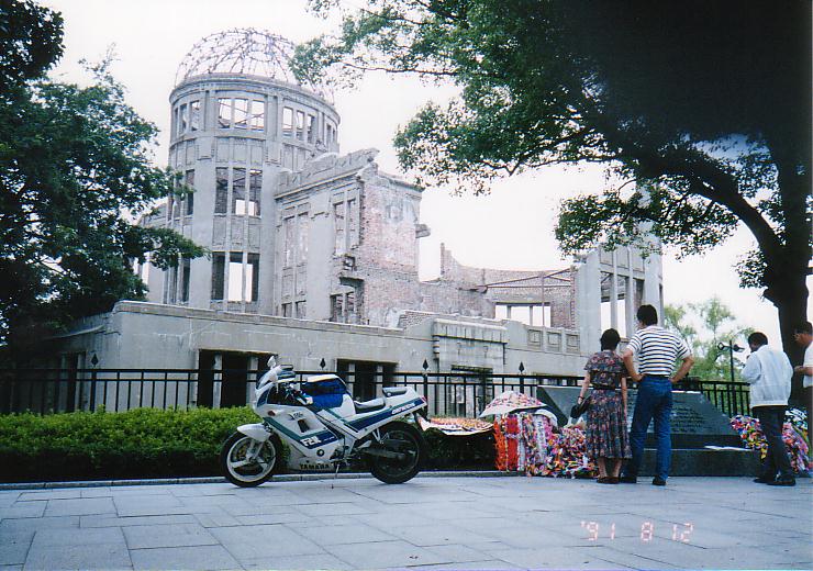 原爆ドーム。(1991年8月12日)