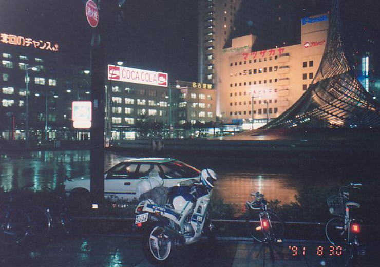 名古屋駅。一日中大雨でいやになった。(1991年8月30日)