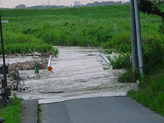 台風通過直後の前掘橋