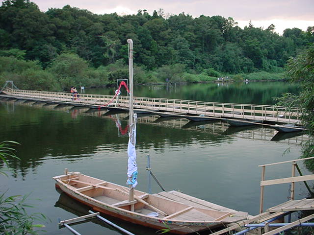 古利根沼の木橋の全景