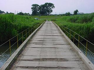 小貝川にかかる木造の直井橋