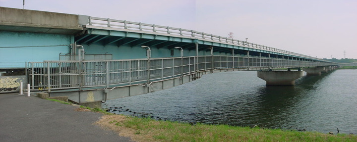東関東自動車道　利根川橋の全景