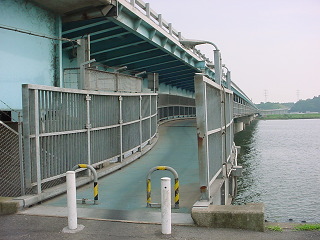 利根川橋の歩道橋