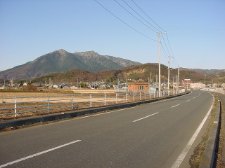 筑波山を望む県道213号