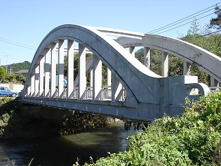 里川にかかる央橋(なかはし、昭和12年11月竣功)