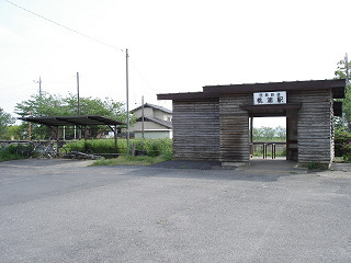県道339号(大和田桃浦停車場線)の終点、鹿島鉄道・桃浦駅前