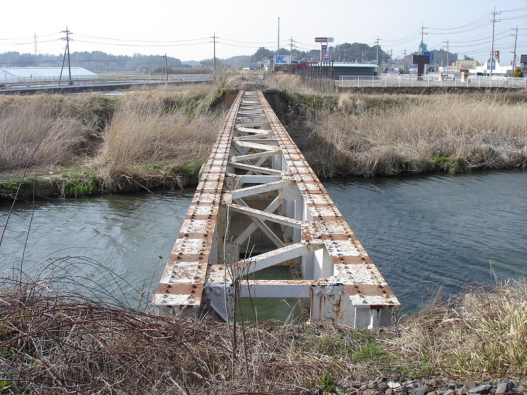 鹿島鉄道の橋梁跡を正面から見た写真