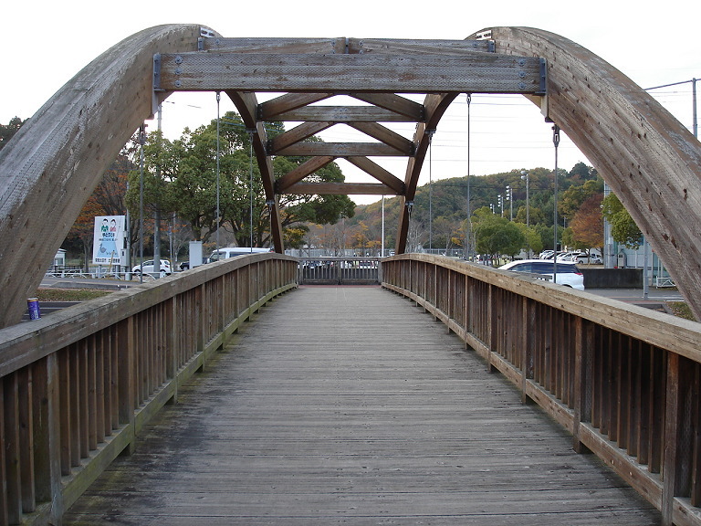 「やまぶき橋」を正面から見た写真